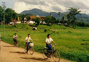 Laos Discovery Tour (Siam Sun Tous, Chiangmai, Northern Thailand) lao702_2.jpg (16047 Byte)