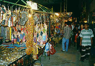 Night Bazaar, Chiang Mai, Mueng Chiang Mai, Chiang Mai Province, Northern Thailand  (15.6 K)
