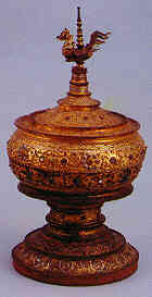 Container, Burmese art, 19th - 20th centuries. Chiang Saen National Museum, Chiangrai Province, Northern Thailand (5.9 K)