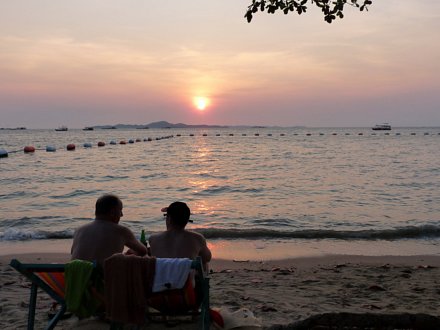 Thailand online: Sunset at North Pattaya Beach / Sonnenuntergang am Strand von Nordpattaya