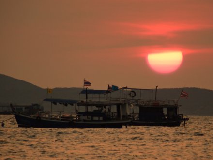 Thailand online: Sunset at North Pattaya Beach / Sonnenuntergang am Strand von Nordpattaya